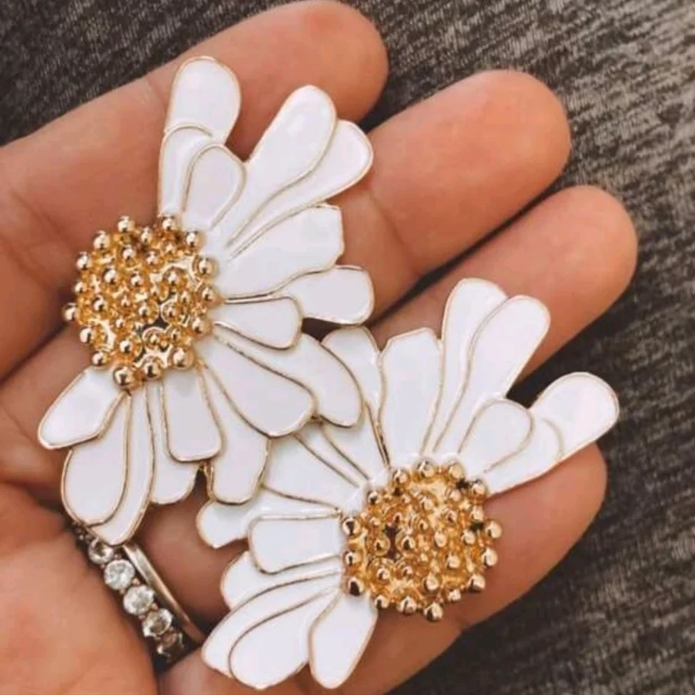 White Gold Flower statement Earrings Boho Floral Cottage Bohemian Wedding 💖